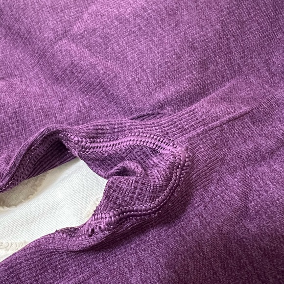 Lululemon flow crop size 6 knee length plum colour - Picture 3 of 8